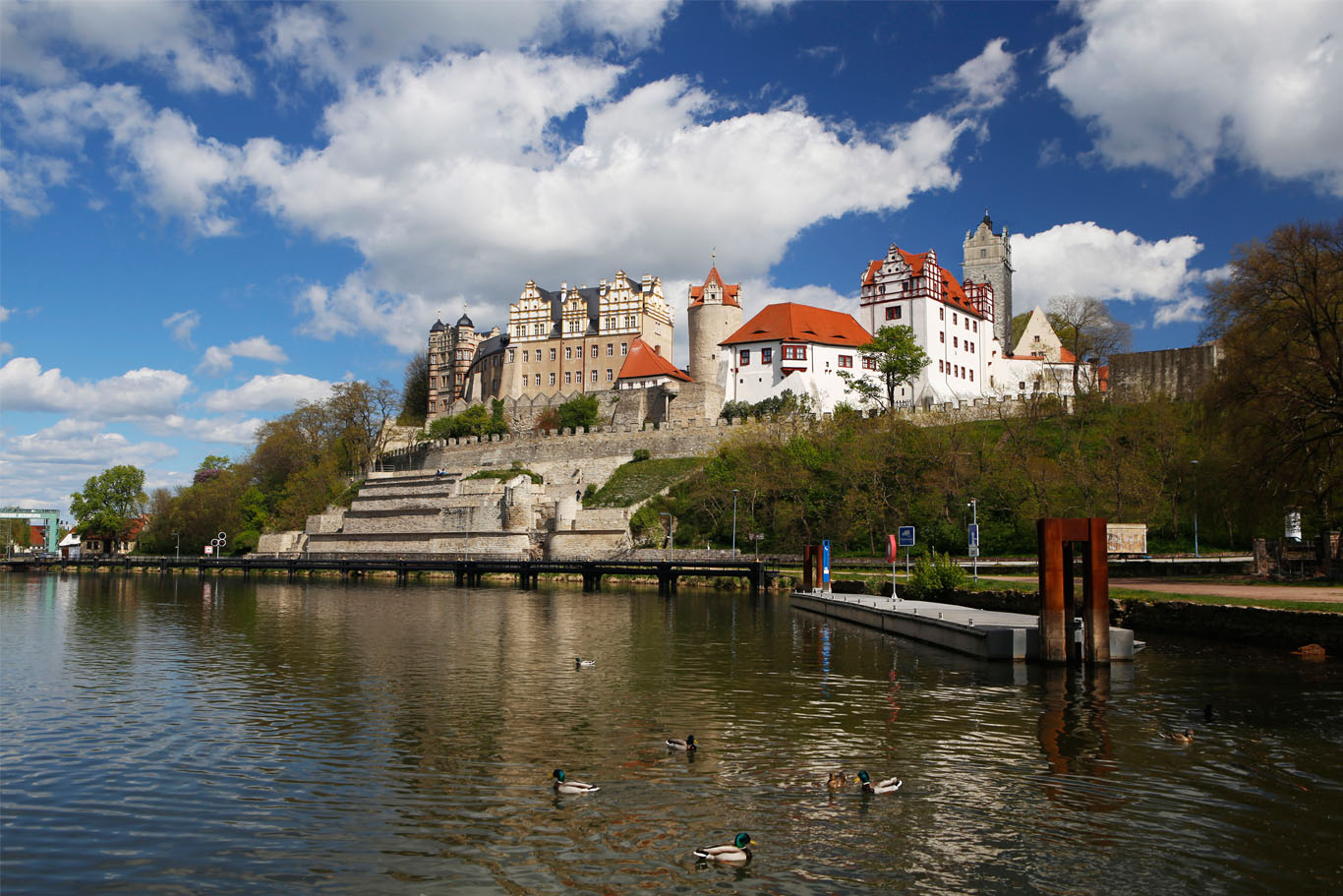 Schloss Bernburg, Ansicht vom Saale-Westufer, Foto: Christoph Jann